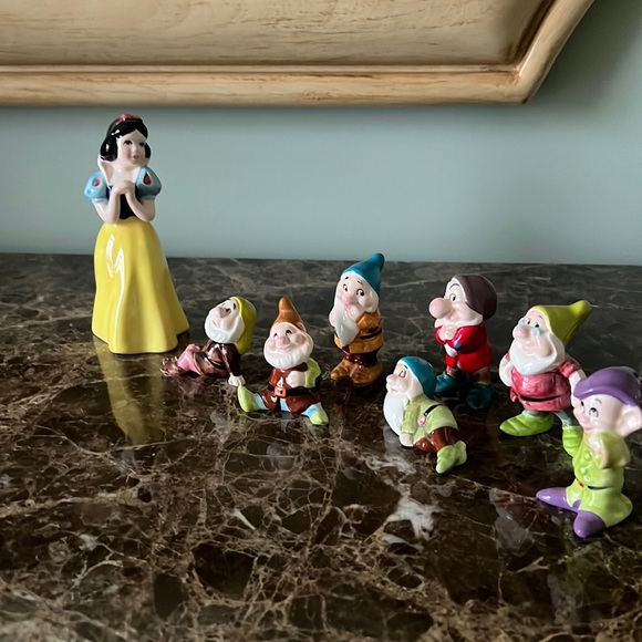 Disney vintage porcelain figurines Snow White - Picture 1 of 3